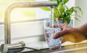 A glass of cool, refreshing drinking water A glass of cool, refreshing drinking water
